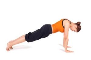 113694-400x265-Yoga_plank_position